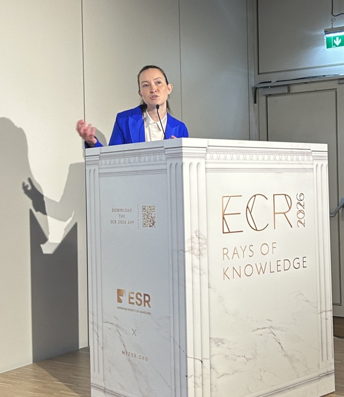 Dr. Susan Cheng Shelmerdine at the podium during the ECR 2026 congress....