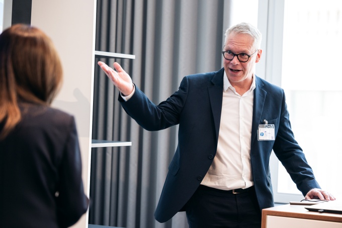 Dr. Markus Vogel in a conversation